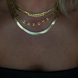 THIN SHINY GOLD NECKLACE (TOP NECKLACE)